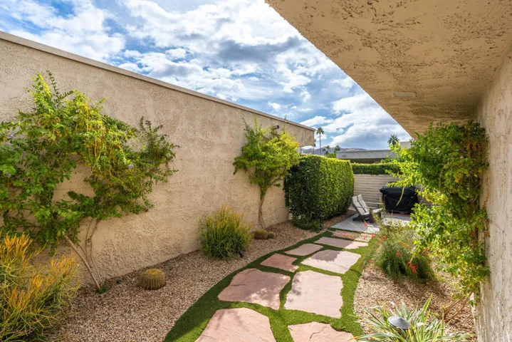Fully Lanndscaped Patio