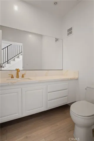 Downstairs 1/2 Bath