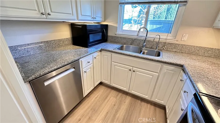 636 Lakeview Lane 1, Costa Mesa, California 92626