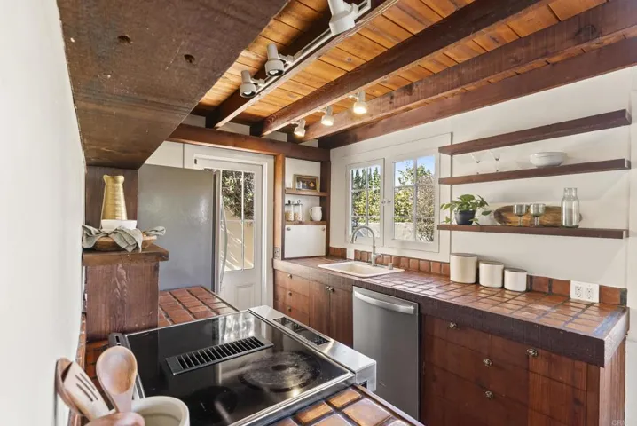 2906 Locust, San Diego, California 92106