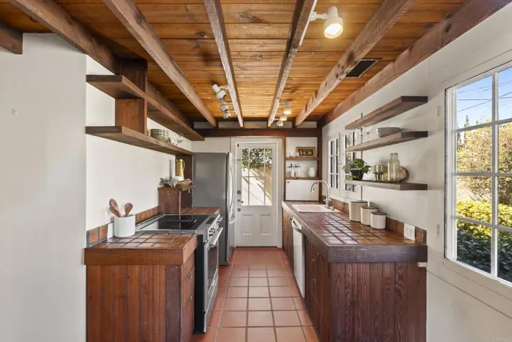 2906 Locust, San Diego, California 92106