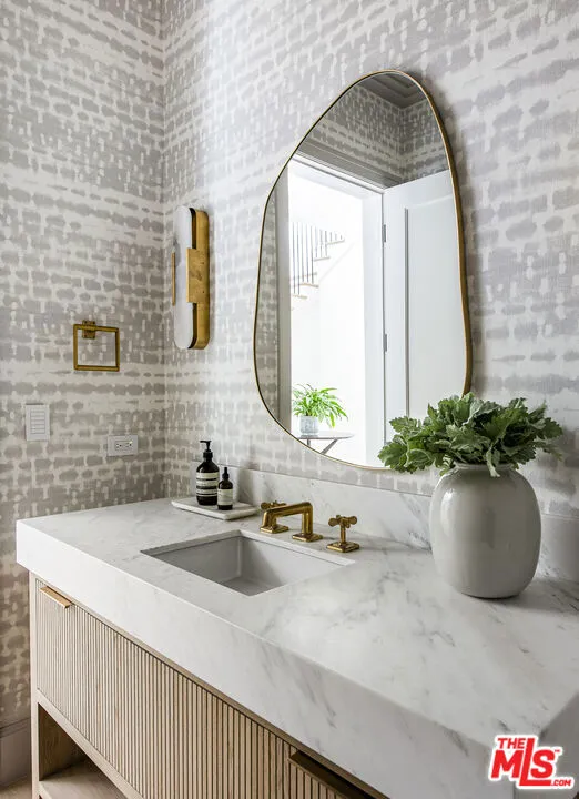 2601 Hutton Drive, Beverly Hills, California 90210 home-pic-29