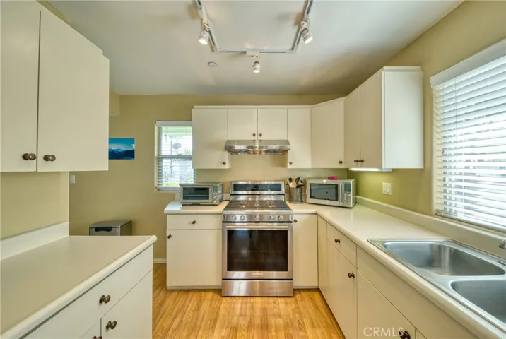 196 E Montecito Avenue, Sierra Madre, California 91024
