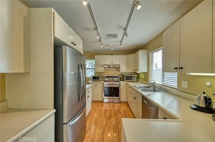 196 E Montecito Avenue, Sierra Madre, California 91024