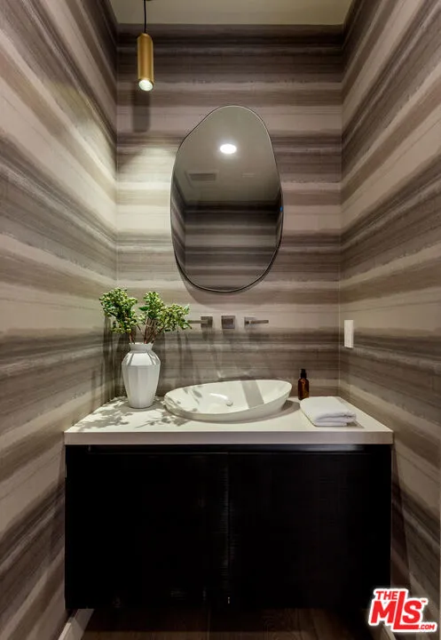 505 Barrington 402, Los Angeles, California 90049 home-pic-15