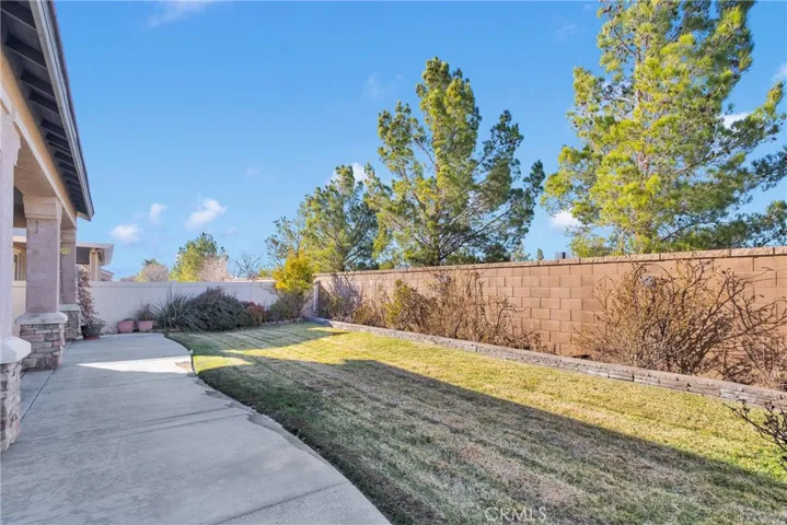 19486 Crystal Springs Lane, Apple Valley, California 92308