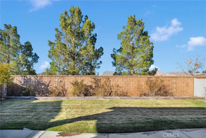 19486 Crystal Springs Lane, Apple Valley, California 92308