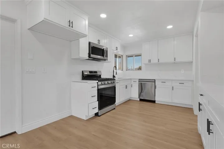 14018 Jicarilla Road, Apple Valley, California 92307