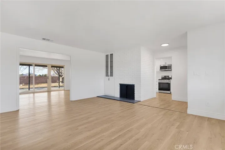 14018 Jicarilla Road, Apple Valley, California 92307