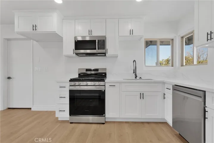 14018 Jicarilla Road, Apple Valley, California 92307