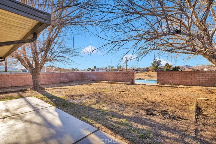 14018 Jicarilla Road, Apple Valley, California 92307