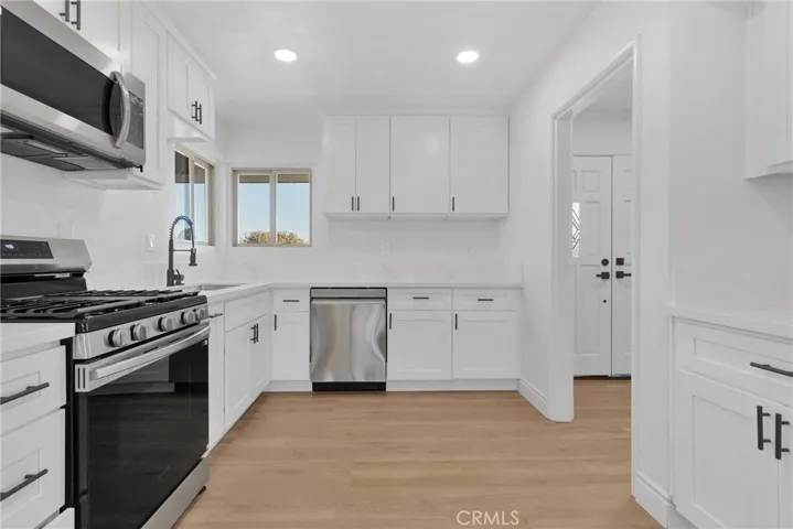 14018 Jicarilla Road, Apple Valley, California 92307