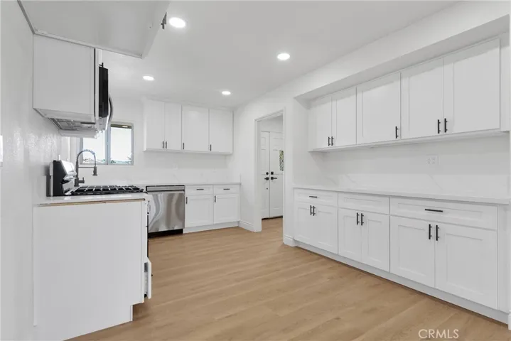 14018 Jicarilla Road, Apple Valley, California 92307