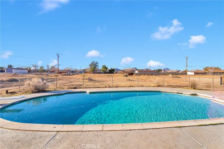 14018 Jicarilla Road, Apple Valley, California 92307