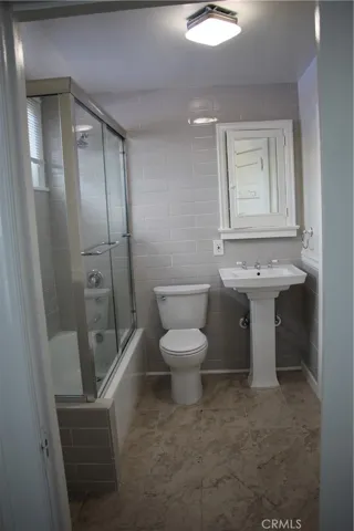 Full bath newly romodeled.