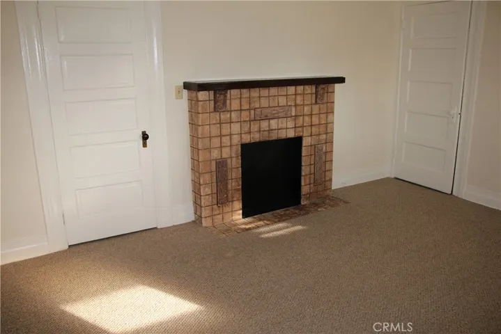 Fireplace in the living.