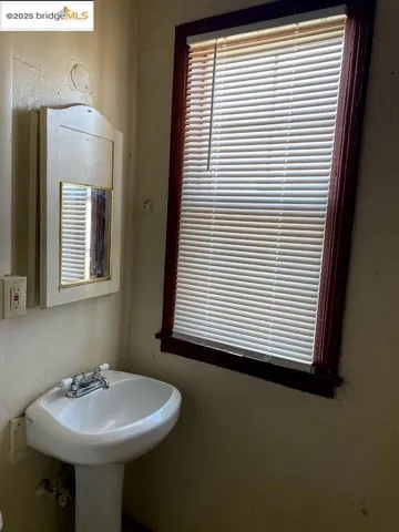 44 W. Acacia Street, Stockton, California 95202