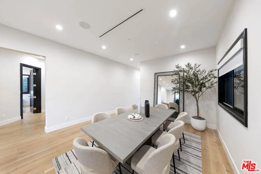 123 S Kilkea Drive, Los Angeles, California 90048 home-pic-12