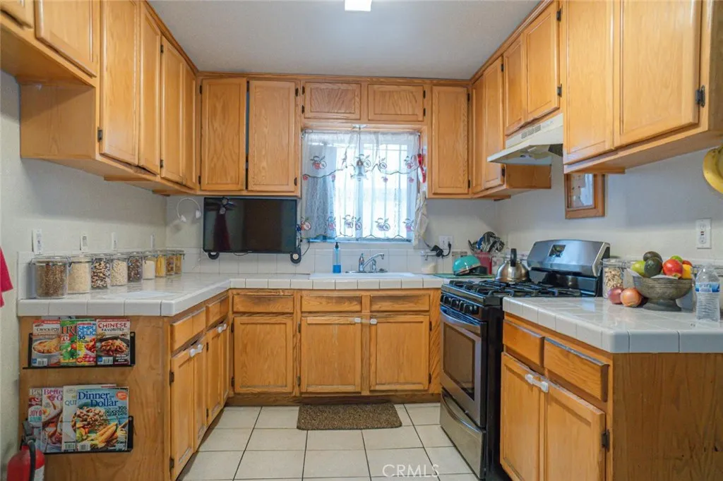 300 W 121st Street W, Los Angeles, California 90061 home-pic-46