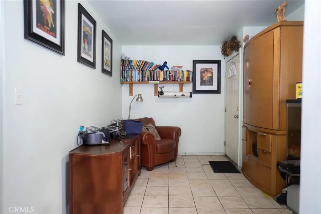 300 W 121st Street W, Los Angeles, California 90061 home-pic-43