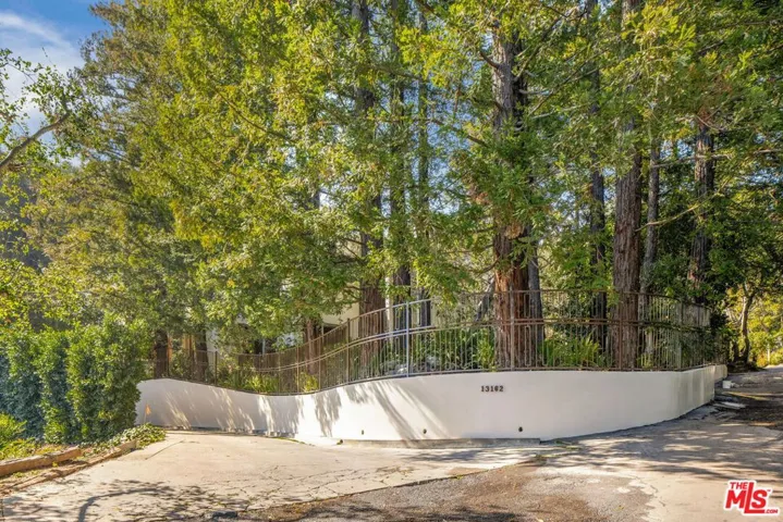 13162 Boca De Canon Lane, Los Angeles, California 90049