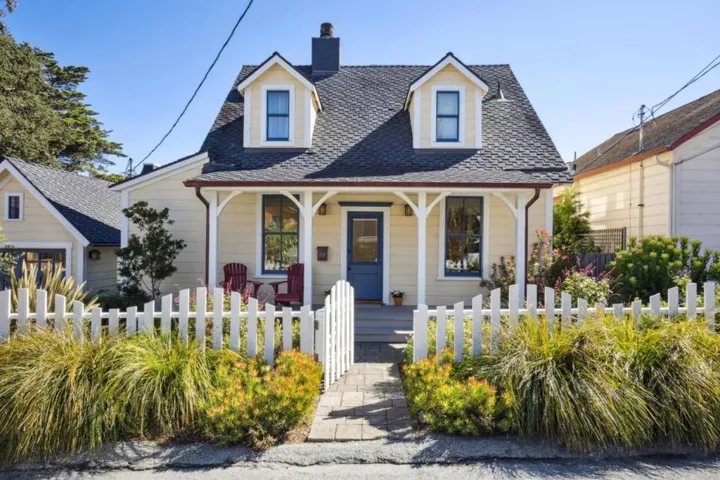 207 Wood Street, Pacific Grove, California 93950