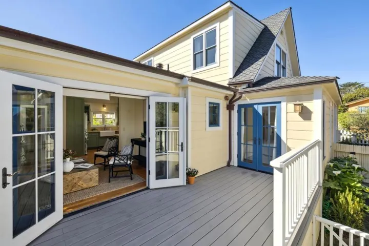 207 Wood Street, Pacific Grove, California 93950