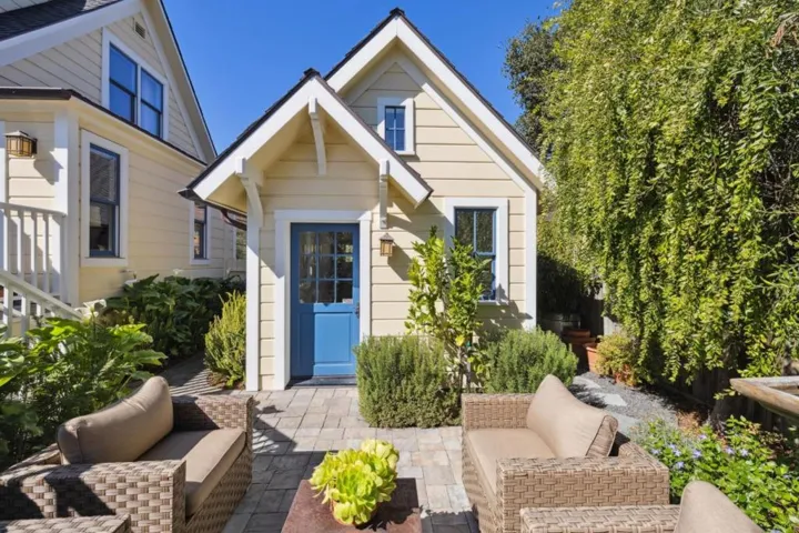 207 Wood Street, Pacific Grove, California 93950