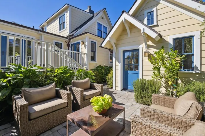 207 Wood Street, Pacific Grove, California 93950