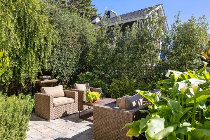 207 Wood Street, Pacific Grove, California 93950
