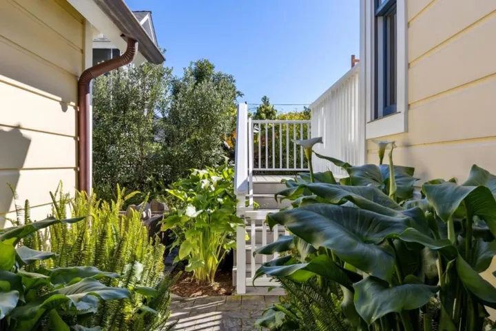 207 Wood Street, Pacific Grove, California 93950