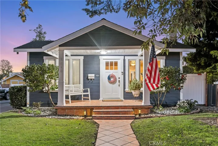 Super Cute Craftsman Home