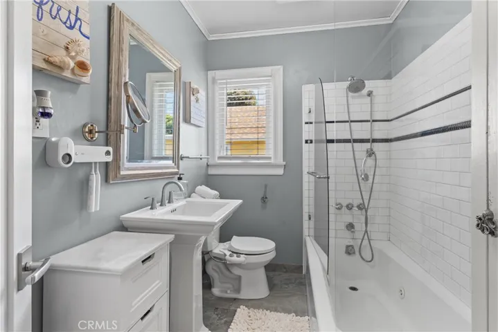 Bathroom #1 (Front House)