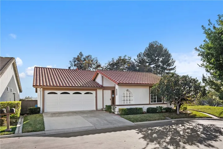 23999 Delantal, Mission Viejo, California 92692