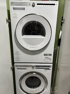 Stack units in bath