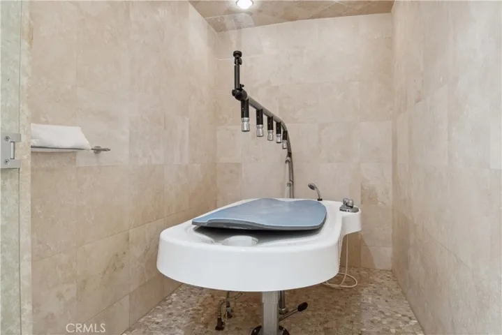 Unique Aqua Massage Spa Room