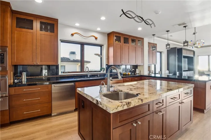 Center kitchen island with multiple sinks and multiple dishwashers too!