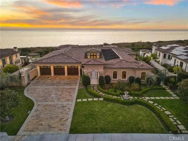 Overlooking the sea from your own pied-à-terre