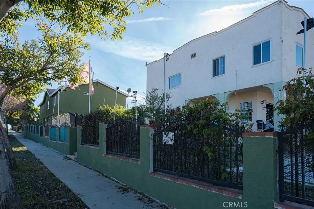 300 W 121st Street W, Los Angeles, California 90061 home-pic-13