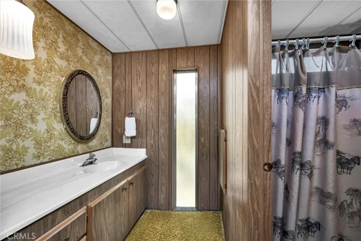 Main bedroom bathroom