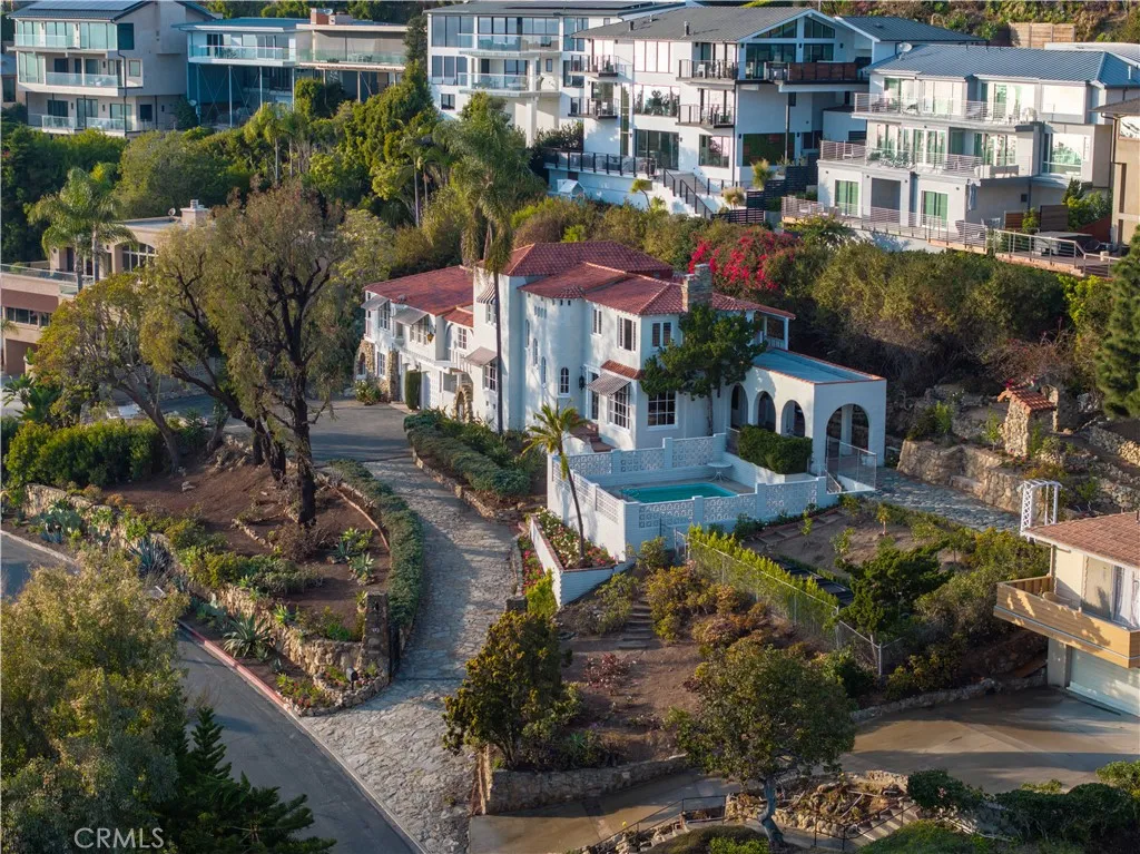 482 High Drive, Laguna Beach, California 92651, 7 Bedrooms Bedrooms, ,5 BathroomsBathrooms,Residential,For Sale,High,NP25033573