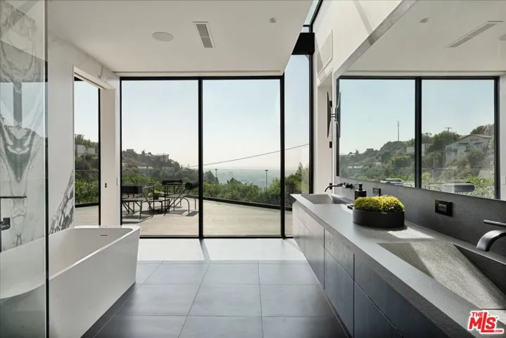 1626 Sunset Plaza Drive, Los Angeles, California 90069