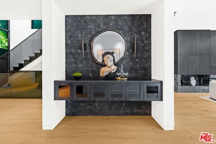 1626 Sunset Plaza Drive, Los Angeles, California 90069