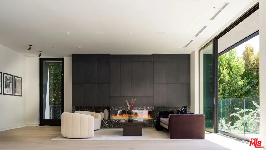 1626 Sunset Plaza Drive, Los Angeles, California 90069