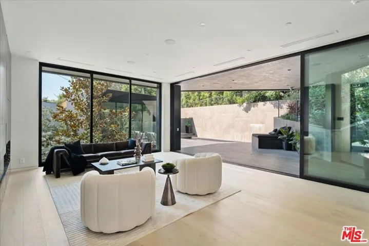 1626 Sunset Plaza Drive, Los Angeles, California 90069