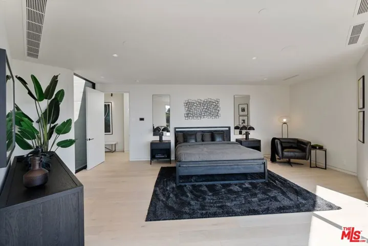 1626 Sunset Plaza Drive, Los Angeles, California 90069