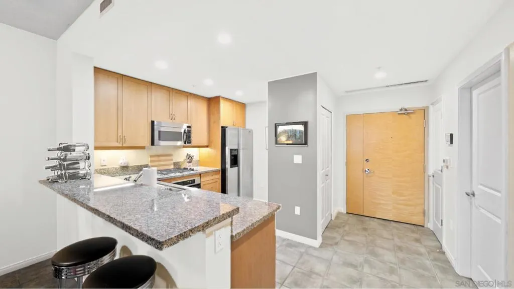 850 Beech St 214, San Diego, California 92101 home-pic-61