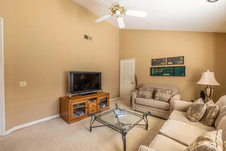 38567 Dahlia Way-35