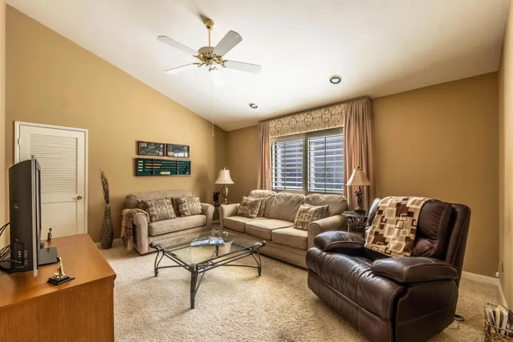 38567 Dahlia Way-33