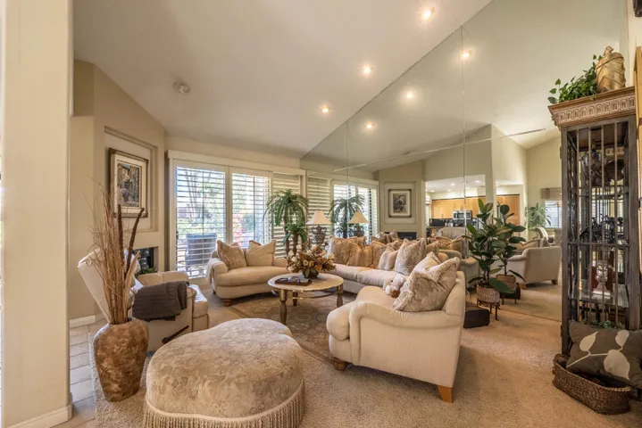 38567 Dahlia Way-16